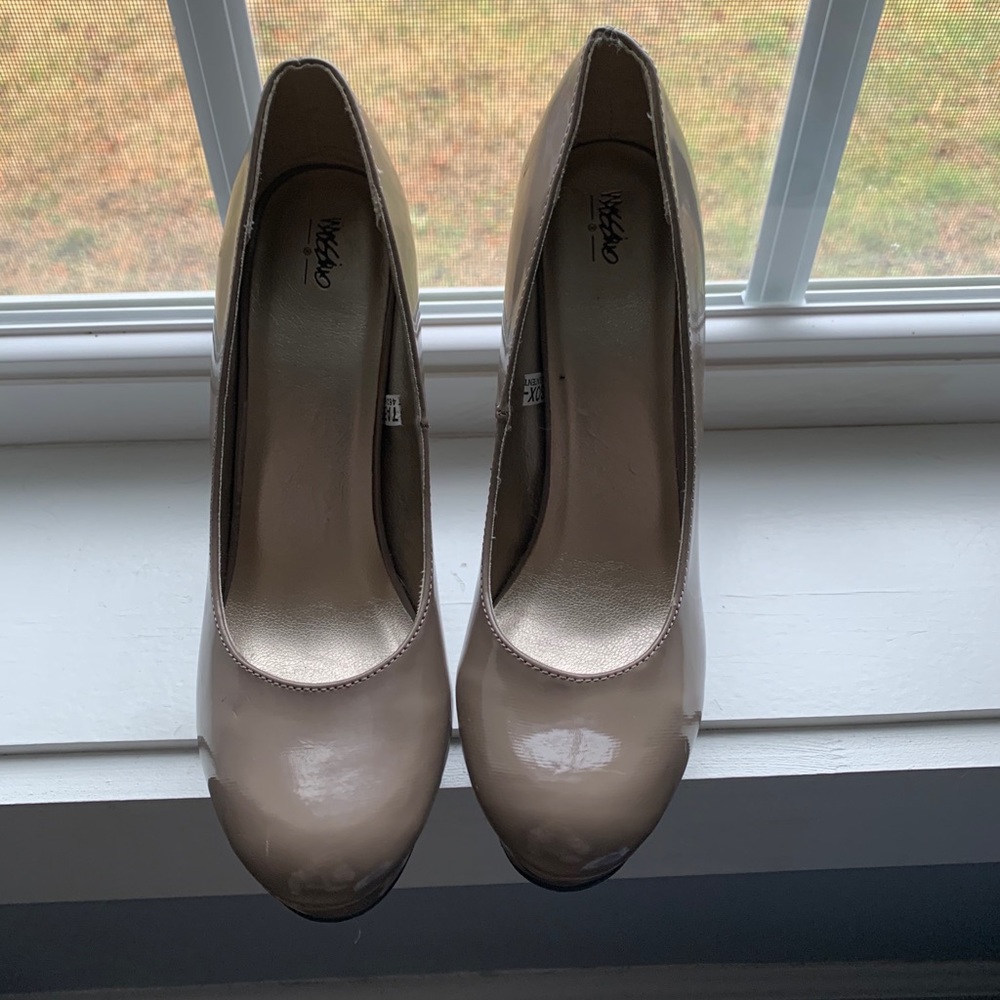 Worn once to a wedding! Nude platform heels! - Picture 2 of 7